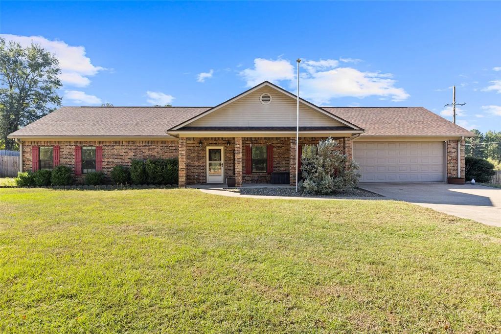 124 Woodpecker Road, Gladewater