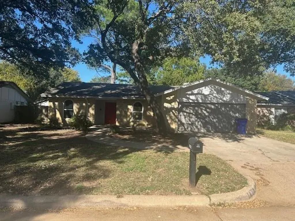 1019 Aspen Lane, Mansfield