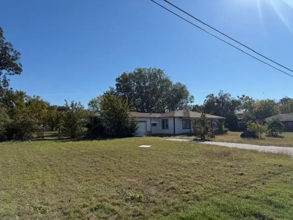 614 N Main Street, Springtown