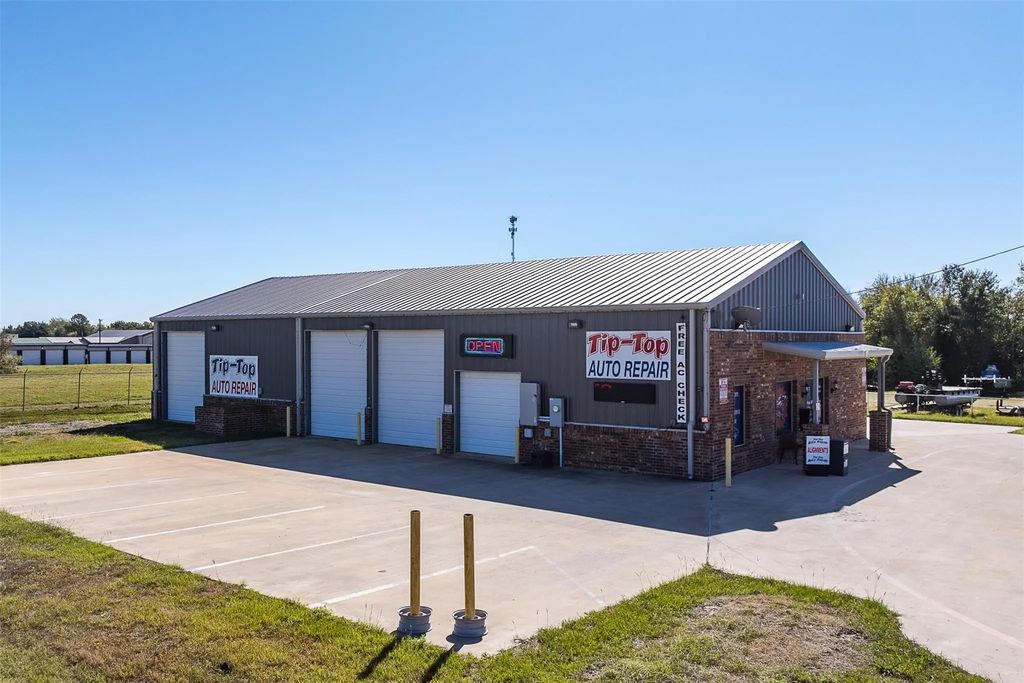 132 Dunaway Avenue, Gun Barrel City