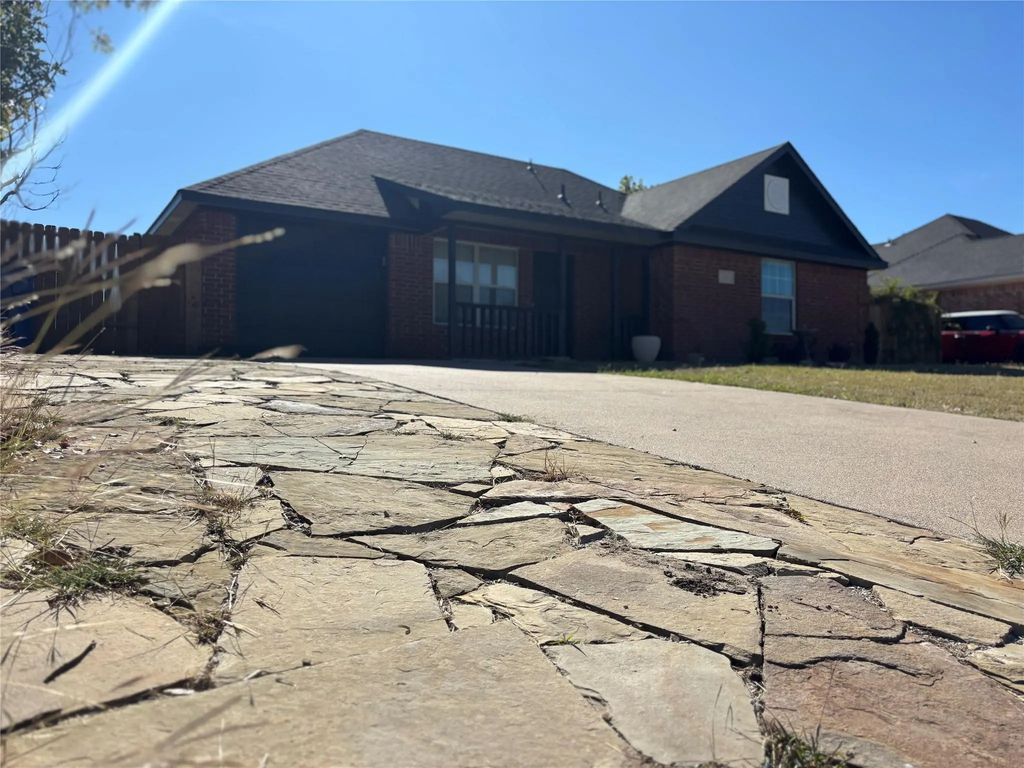 618 Oliver Lane, Waxahachie