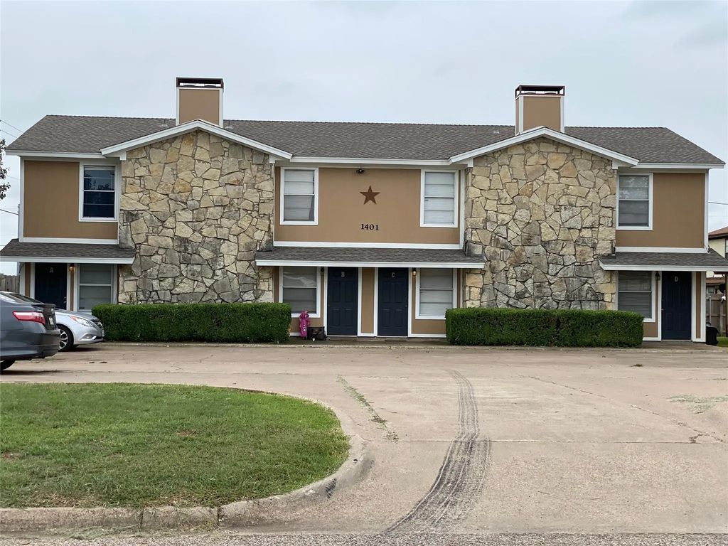1401 Courtney Place D, Cleburne