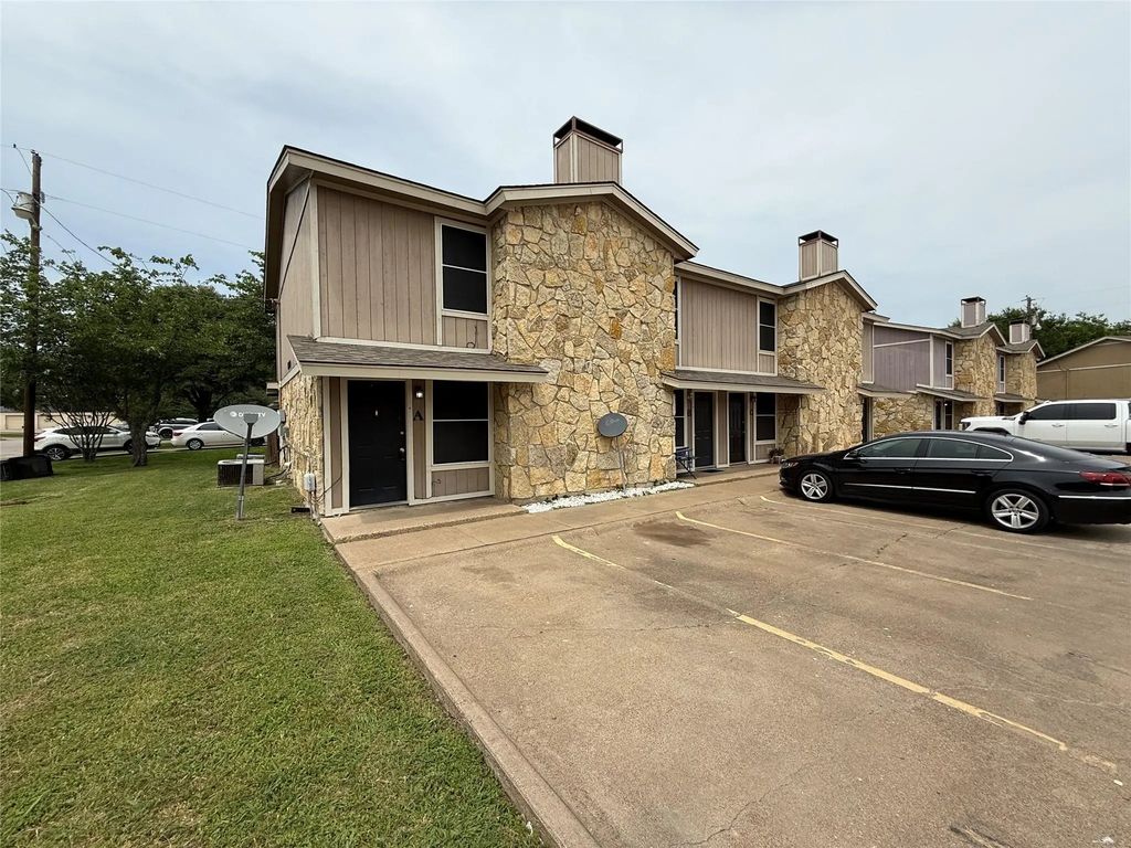 1610 Sun Valley Drive A, Cleburne