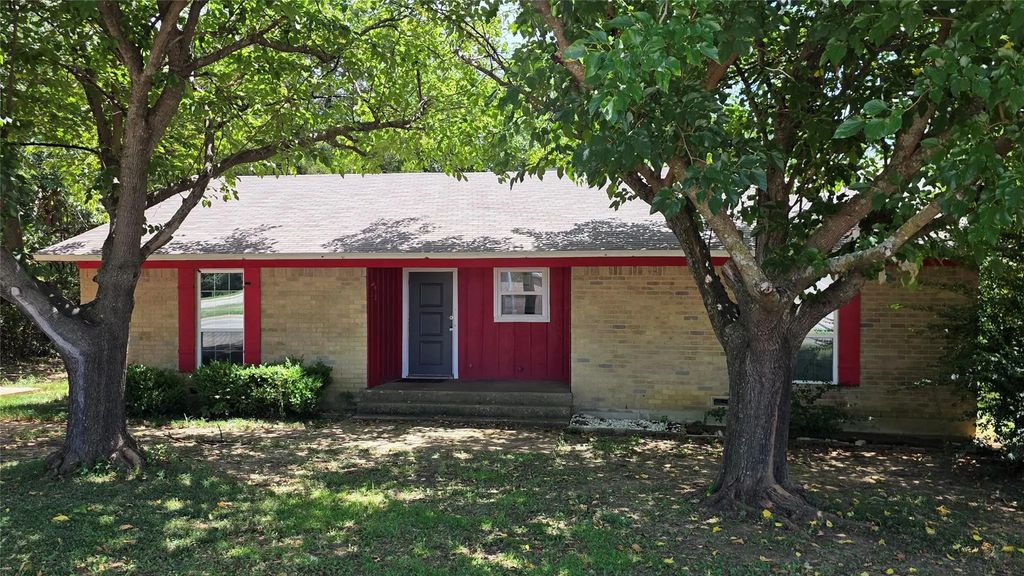 1777 Highway 1187, Mansfield