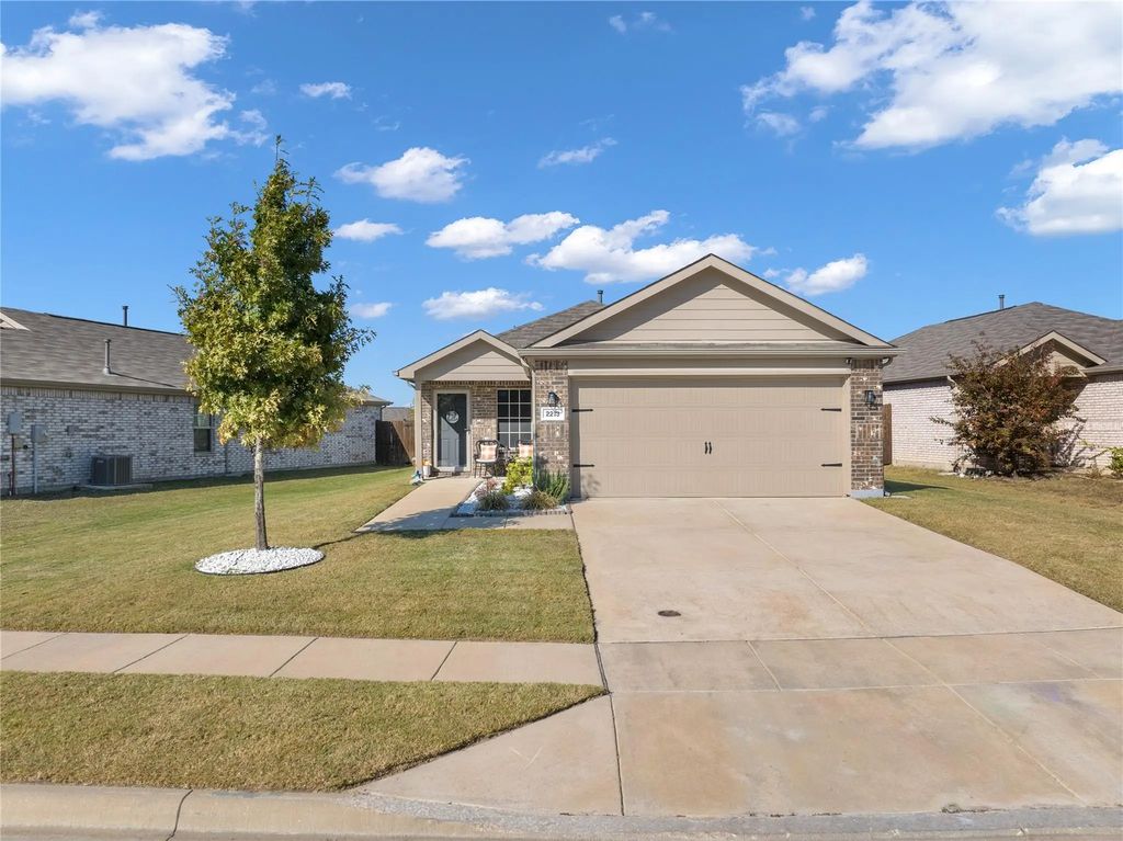 2213 Nightgrove Circle, Crandall