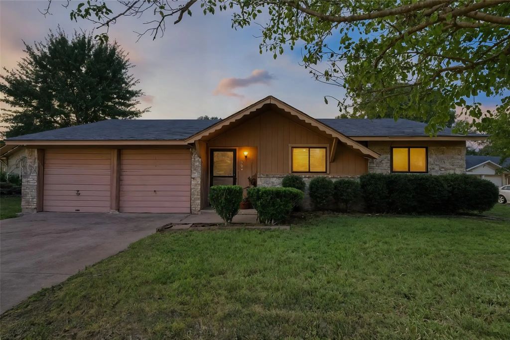 900 Meadowlark Drive, Mansfield