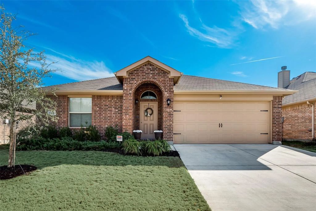 649 Clearbrook Street, Azle