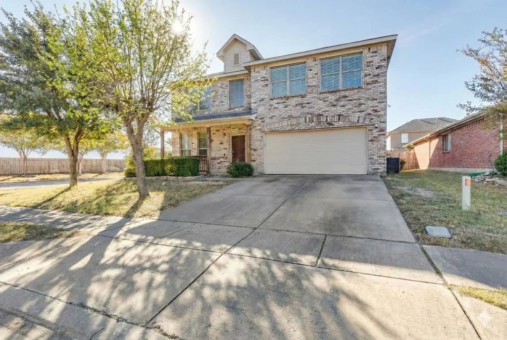 301 Turquoise Drive, Fort Worth
