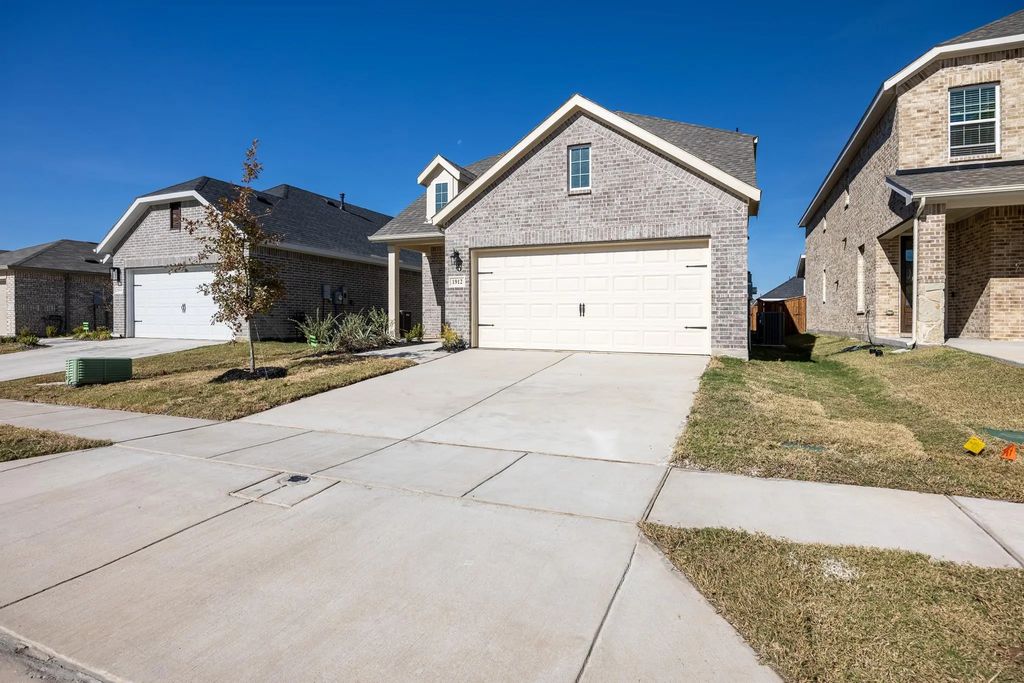1912 Flaxen Drive, Forney
