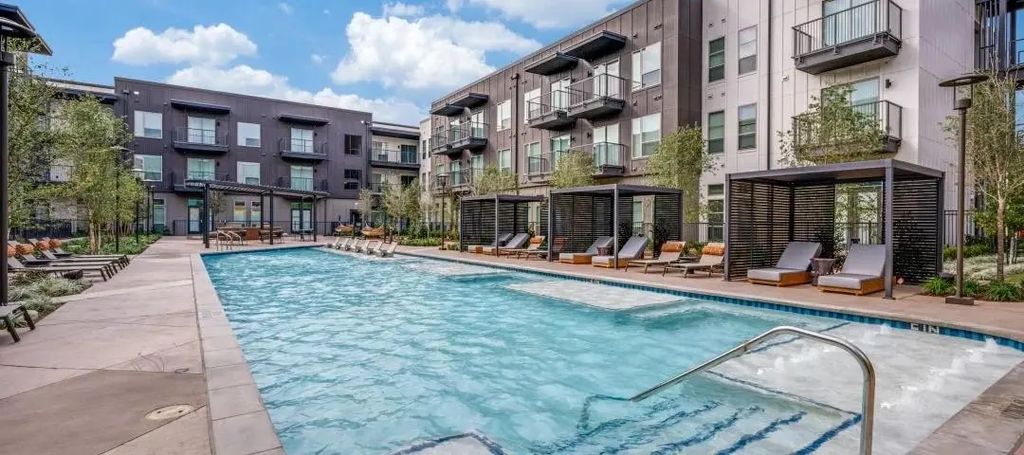 650 E Sycamore Street 1246, Denton