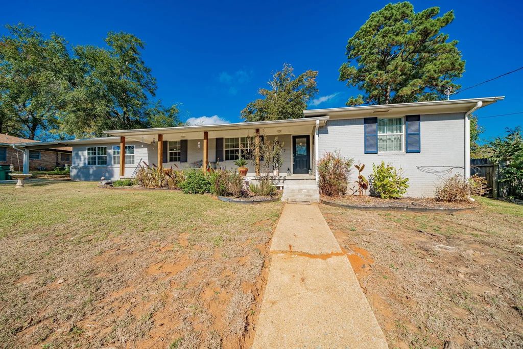 207 Inwood Drive, Palestine