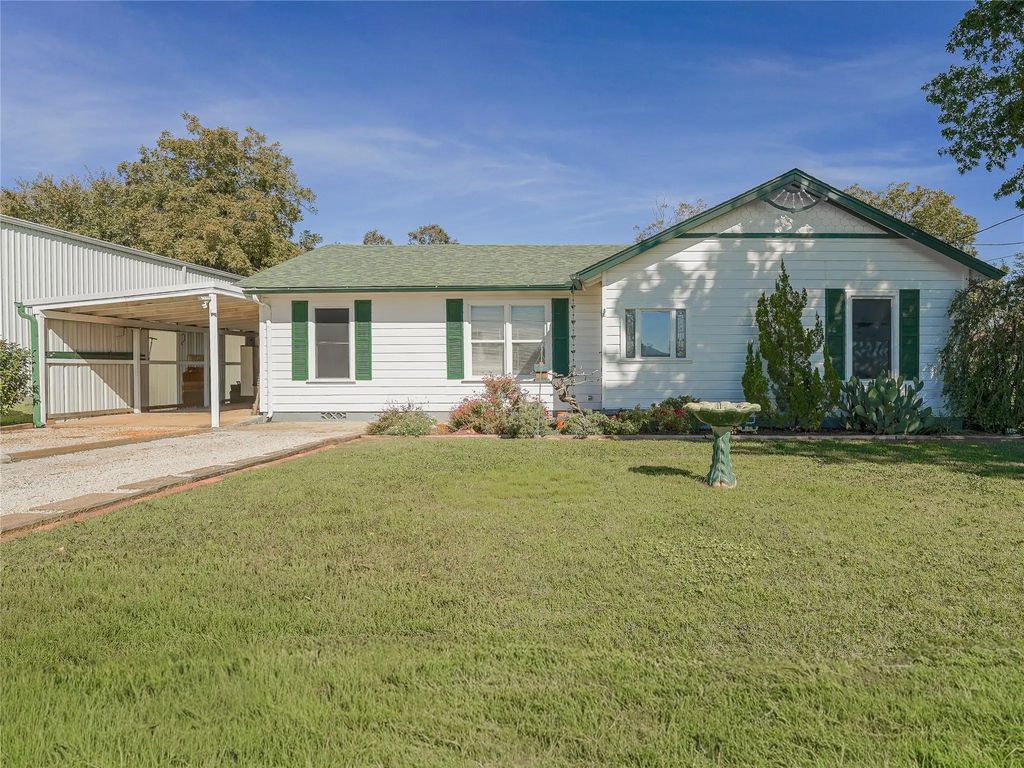 438 South Street, Krum