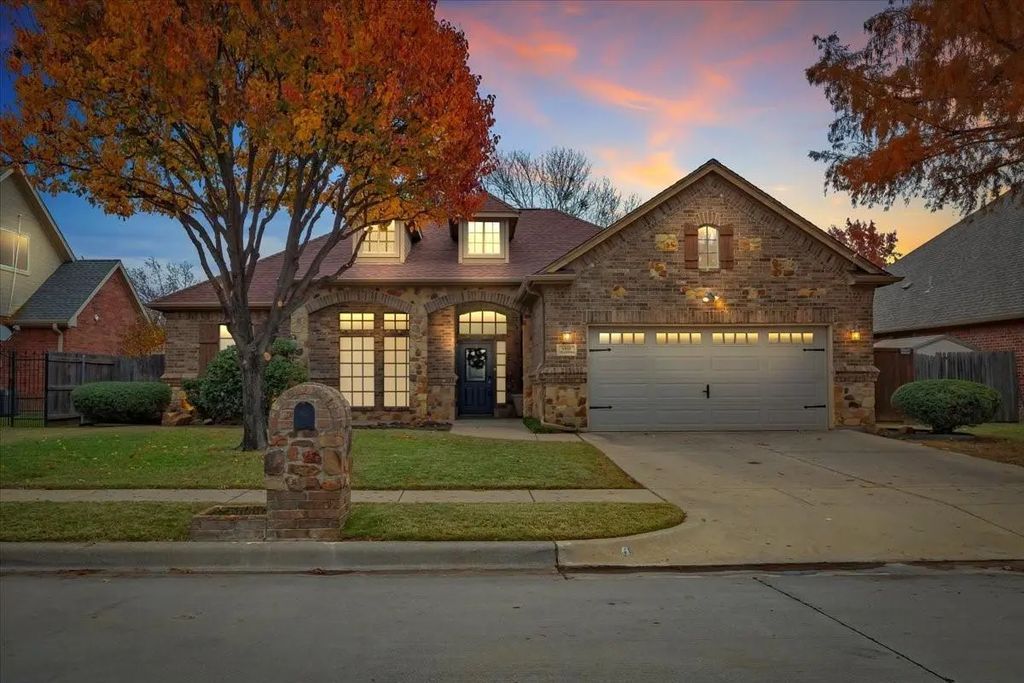 6910 Tradonna Lane, North Richland Hills