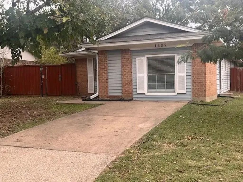 1427 Noble Street, Denton