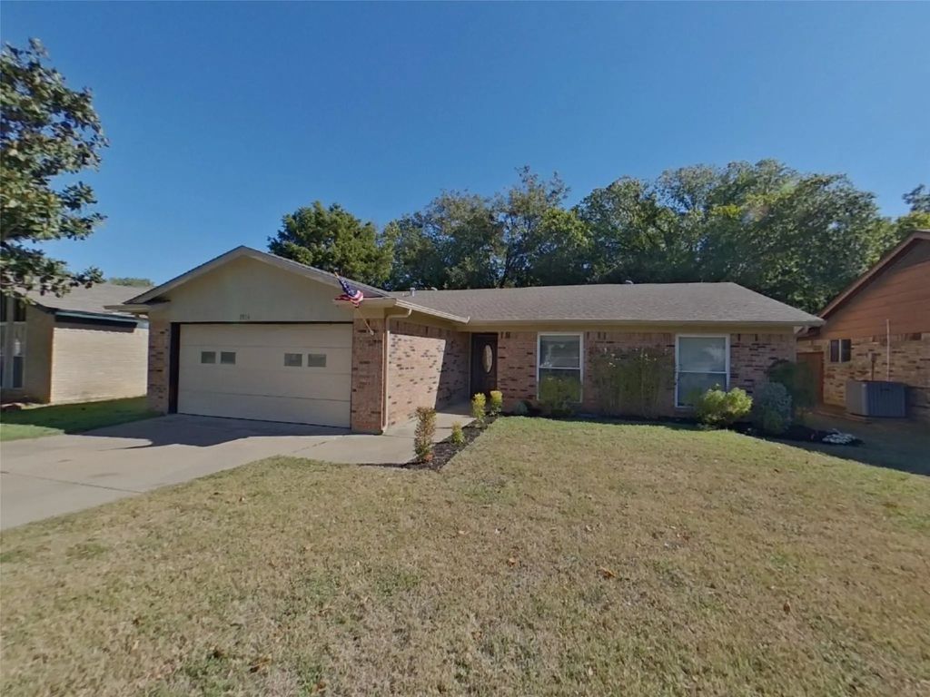 1916 Tracey Circle, Irving