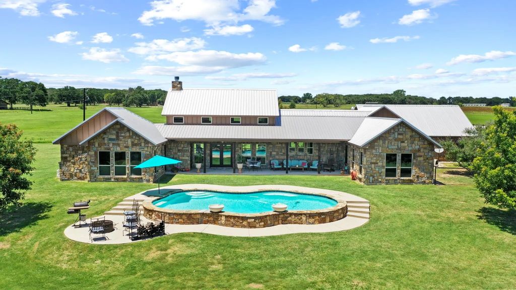 210 W Bluff Lane, Millsap