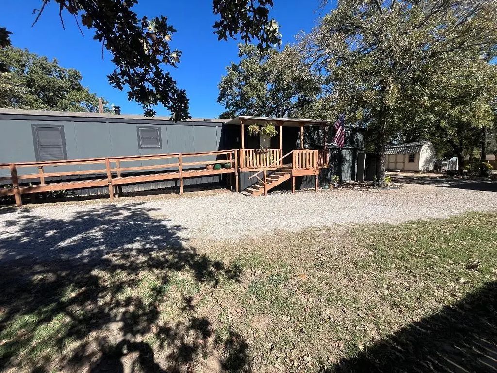 126 Briar Oaks Drive, Azle