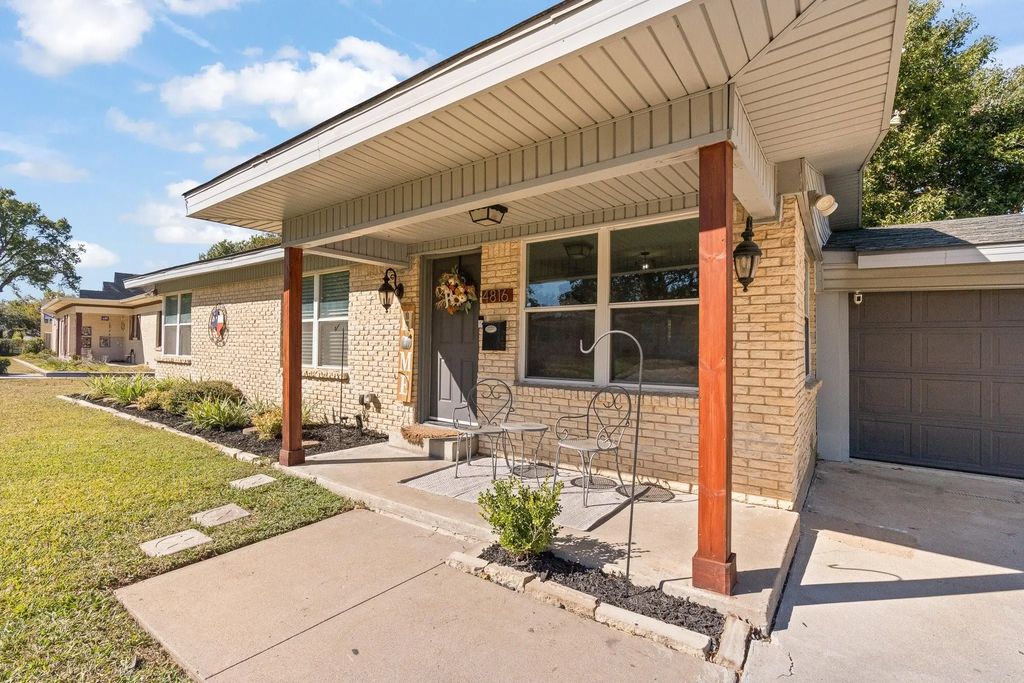 4816 Lowell Lane, Fort Worth