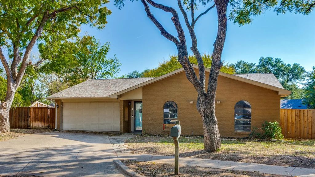 4102 Foxmoor Court, Arlington