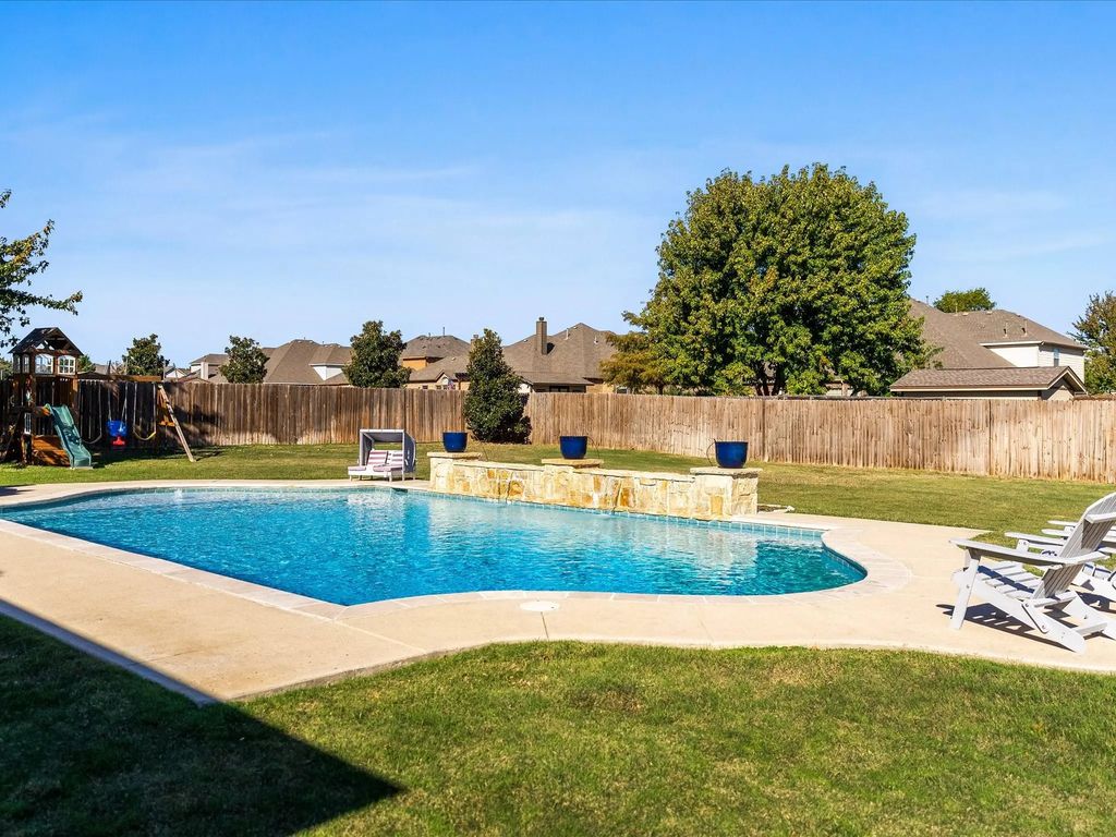 1616 Bassett Hound Drive, Fort Worth