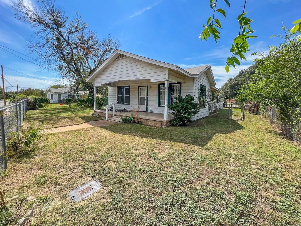 1411 Vine Street, Brownwood