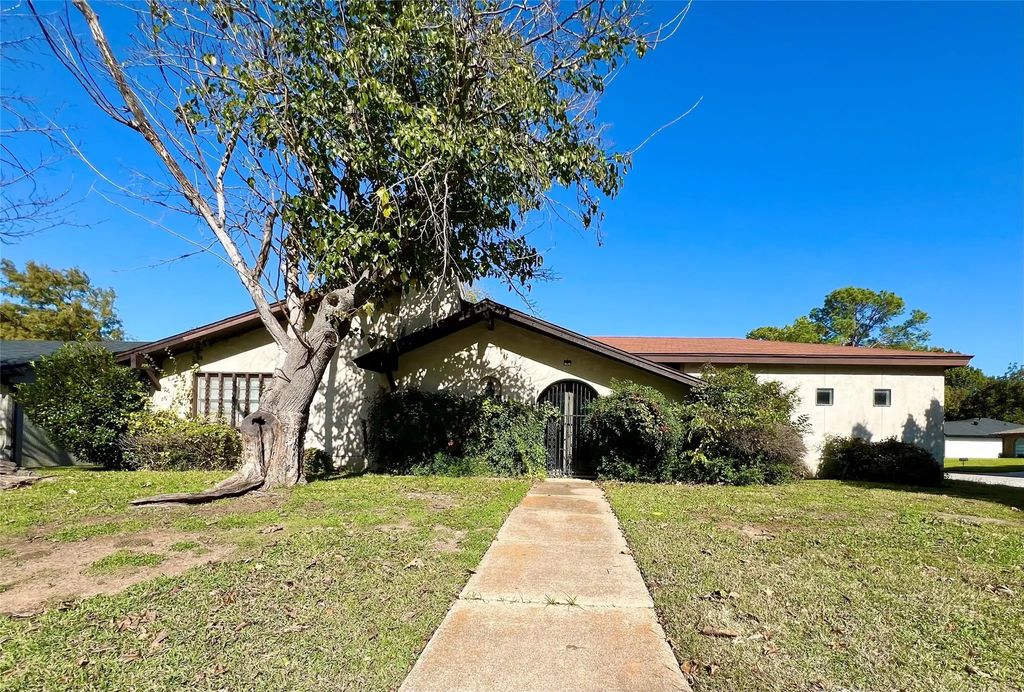 2804 Canyon Drive, Grapevine