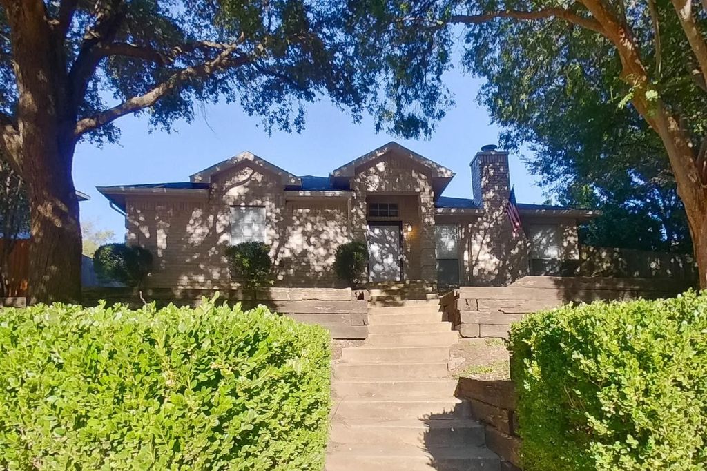 8707 Woodrigg Drive, Dallas