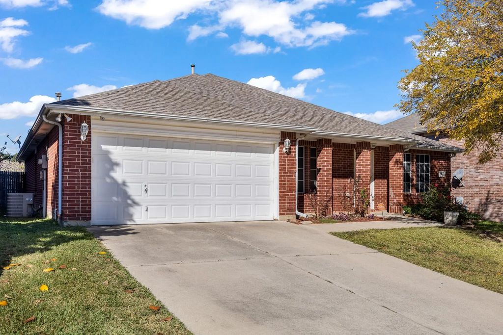 8304 Rocky Court, Fort Worth
