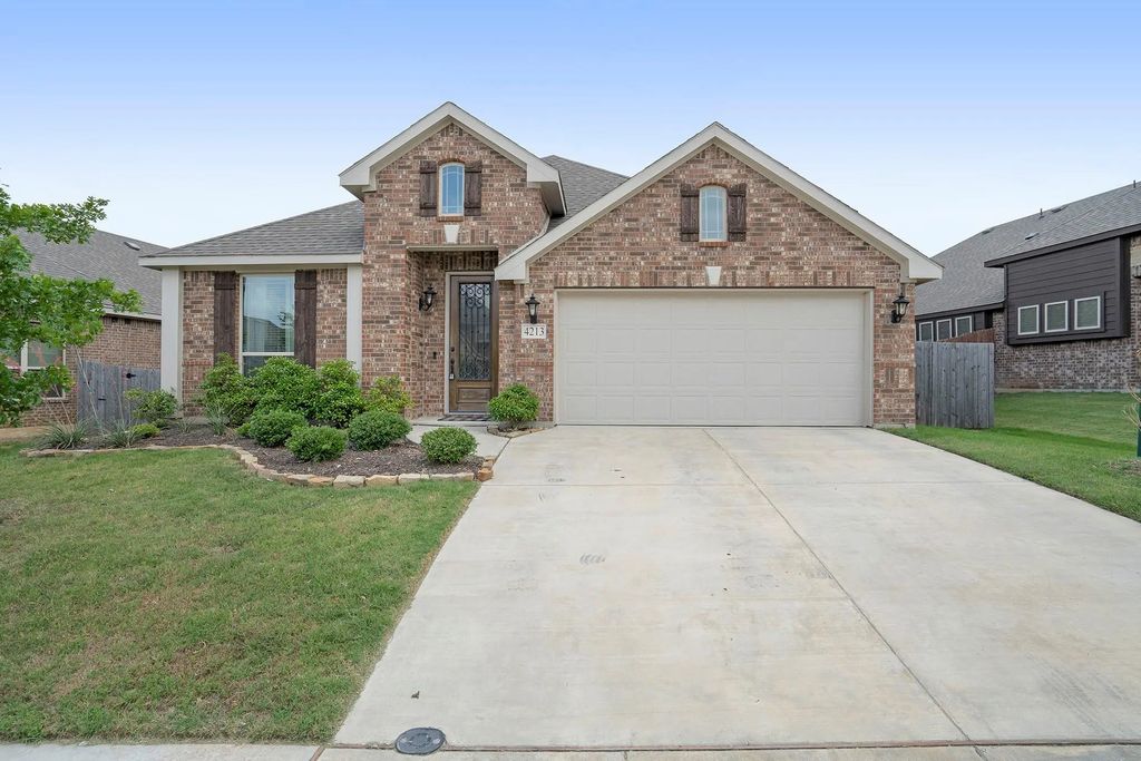 4213 Sweet Clover Lane, Fort Worth