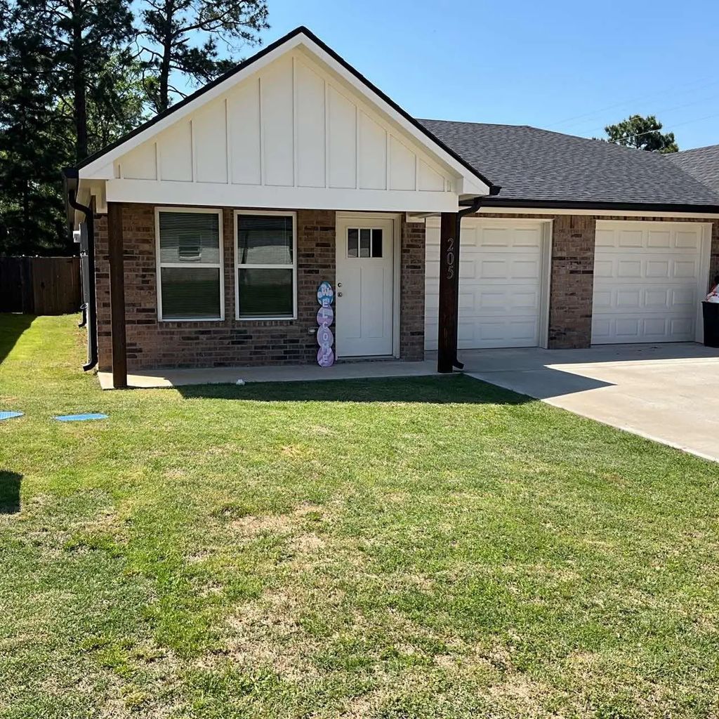 205 Isabella Street, Mineola