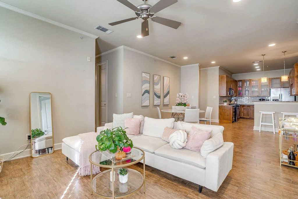 2800 Sandage Avenue #301, Fort Worth