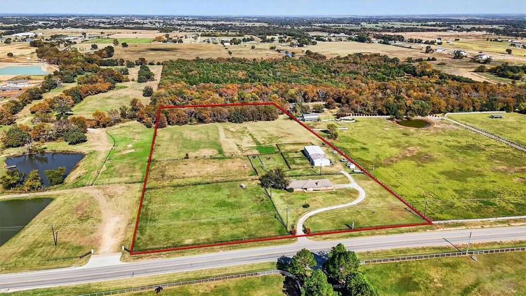 1937 Spring Hill Road, Aubrey