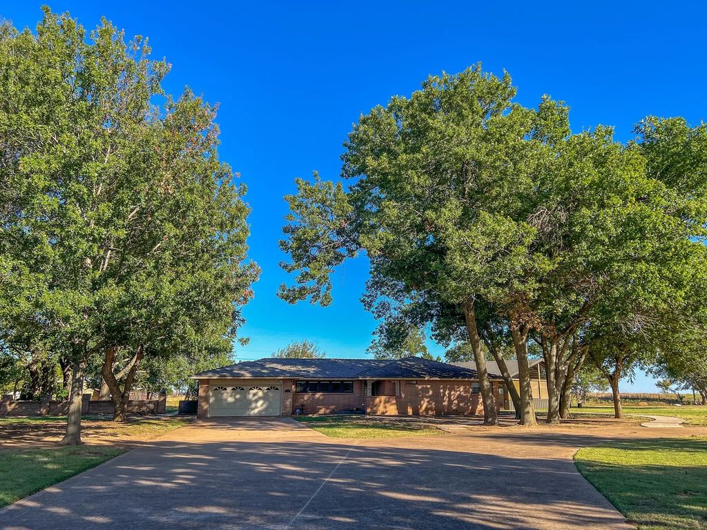7900 Red River Road, Byers