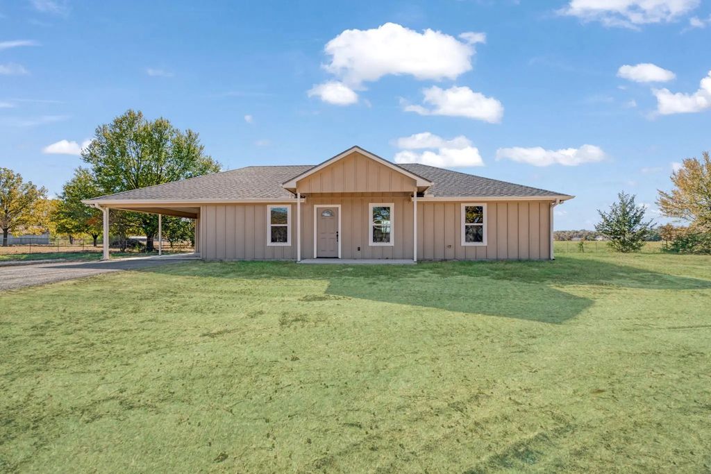 728 County Road 44050, Powderly