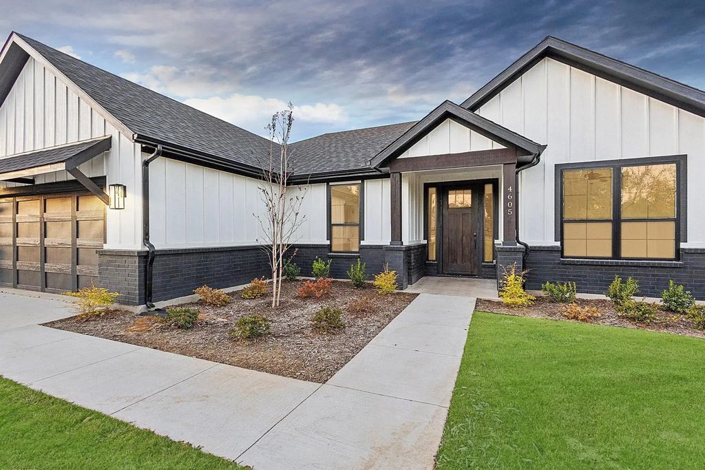 4605 Dripping Springs Road, Sherman