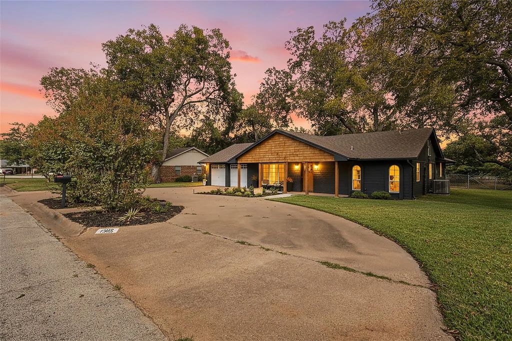 1305 Pecan Drive, Weatherford