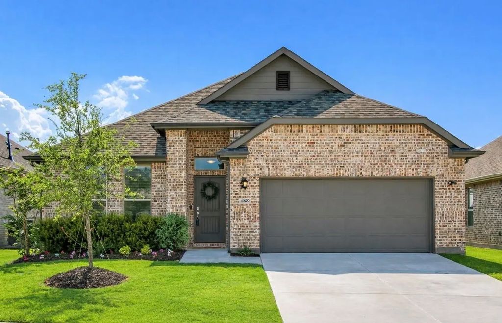 4320 Cozy Pine Drive, Northlake
