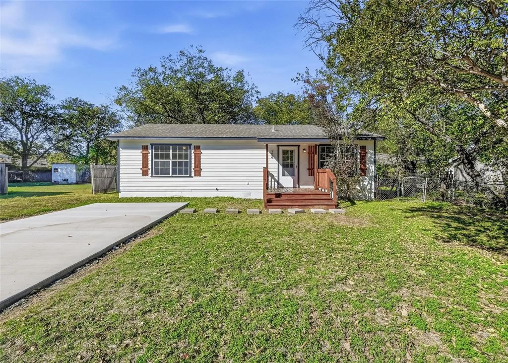 704 Graham Street, Cleburne