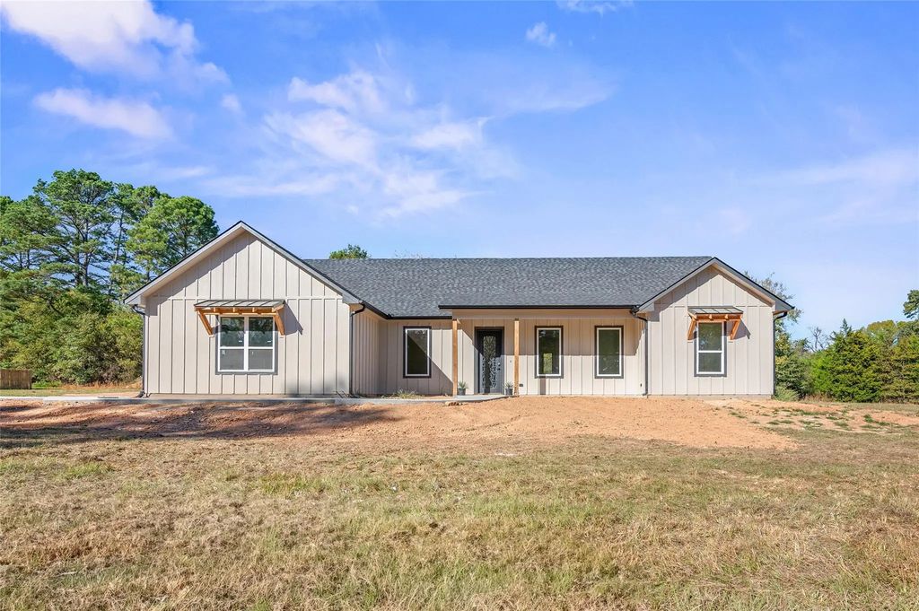 1370 County Road 1660, Alba