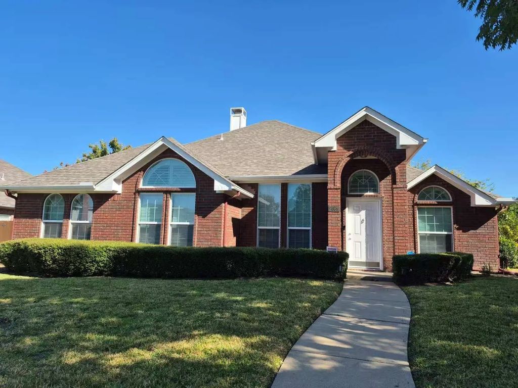 2069 Whispering Cove, Lewisville