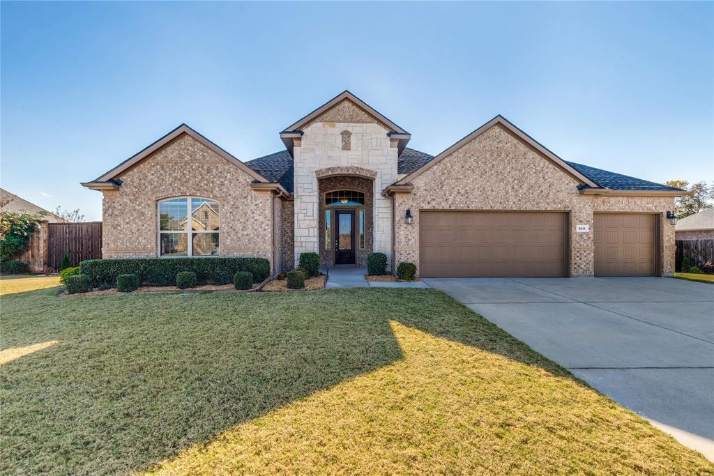 510 Winnetka Drive, Oak Point