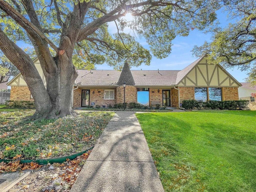 7608 Meadow Oaks Drive, Dallas
