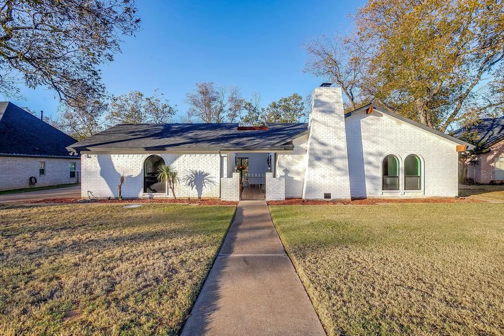 10127 Ravenswood Road, Granbury