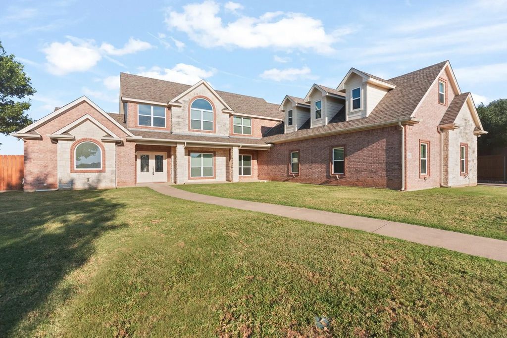 2008 Natchez Court, Cleburne