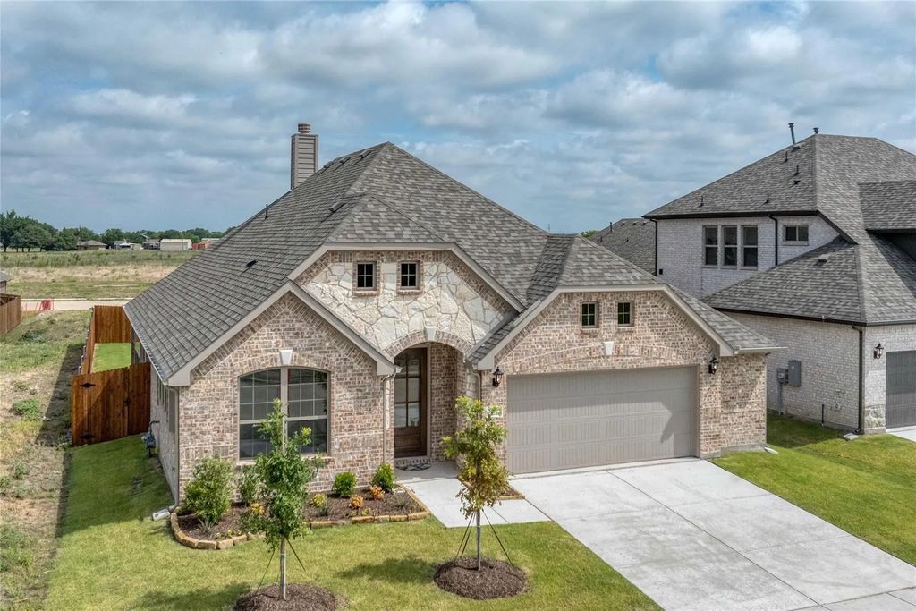 2132 Spyglass, Royse City
