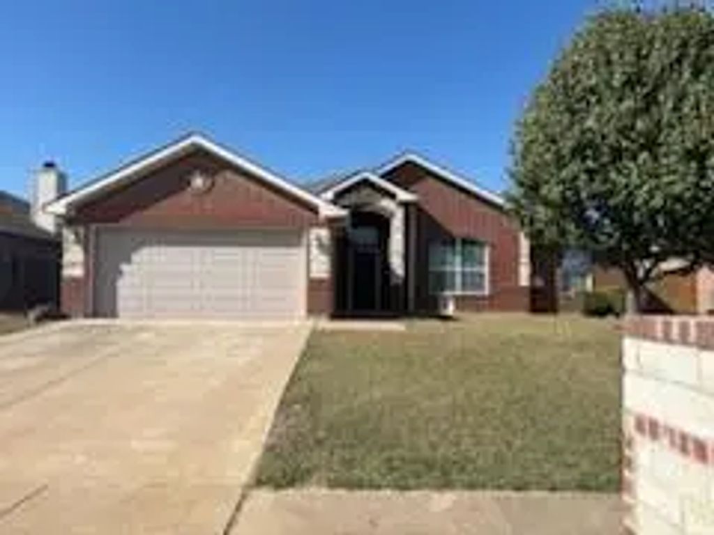 2628 Castle Pines Drive, Burleson