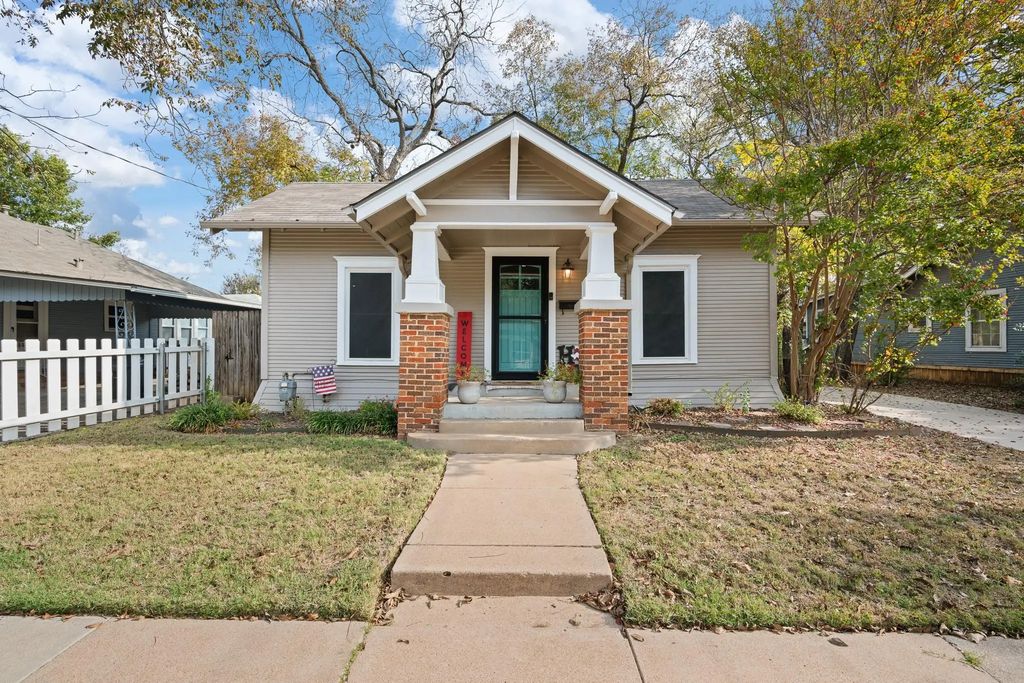 101 S Pendell Avenue, Cleburne