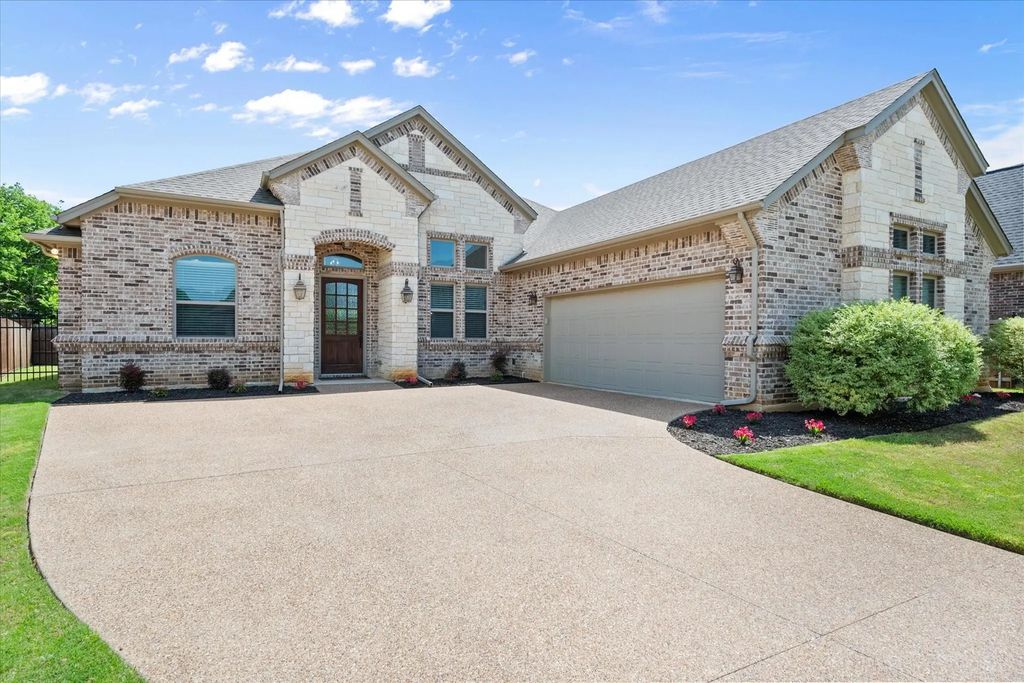 212 Rock Tree Court, Mansfield