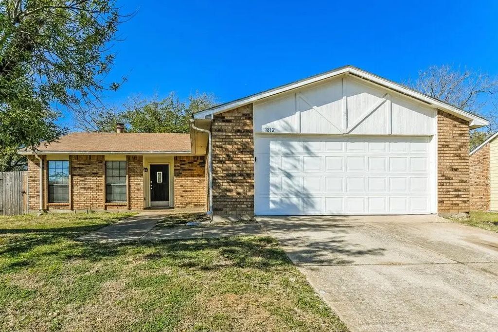 7812 Burgundy Drive, Fort Worth