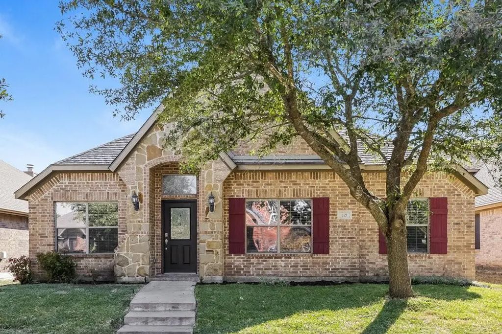221 Dancing Light Lane, Red Oak